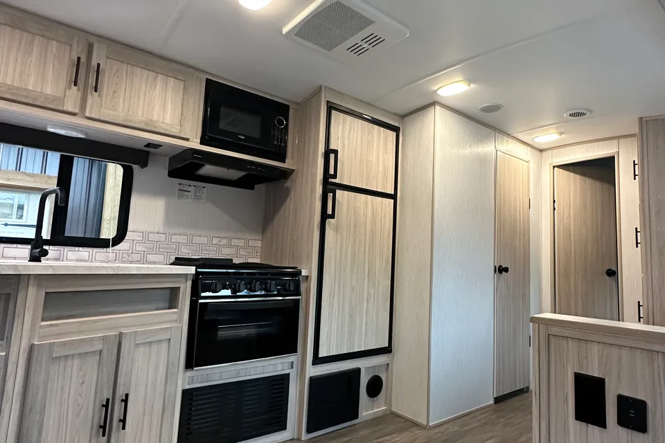 2022 Cruiser RV Shadow Cruiser Travel Trailer