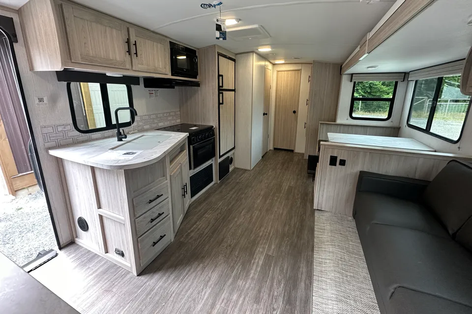 2022 Cruiser RV Shadow Cruiser Travel Trailer