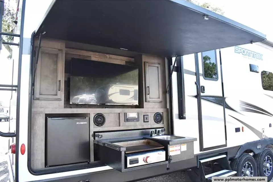 RV with Bunk Room: Bath and Half: Delivery Only ($85) No Prep Fee: Equipped