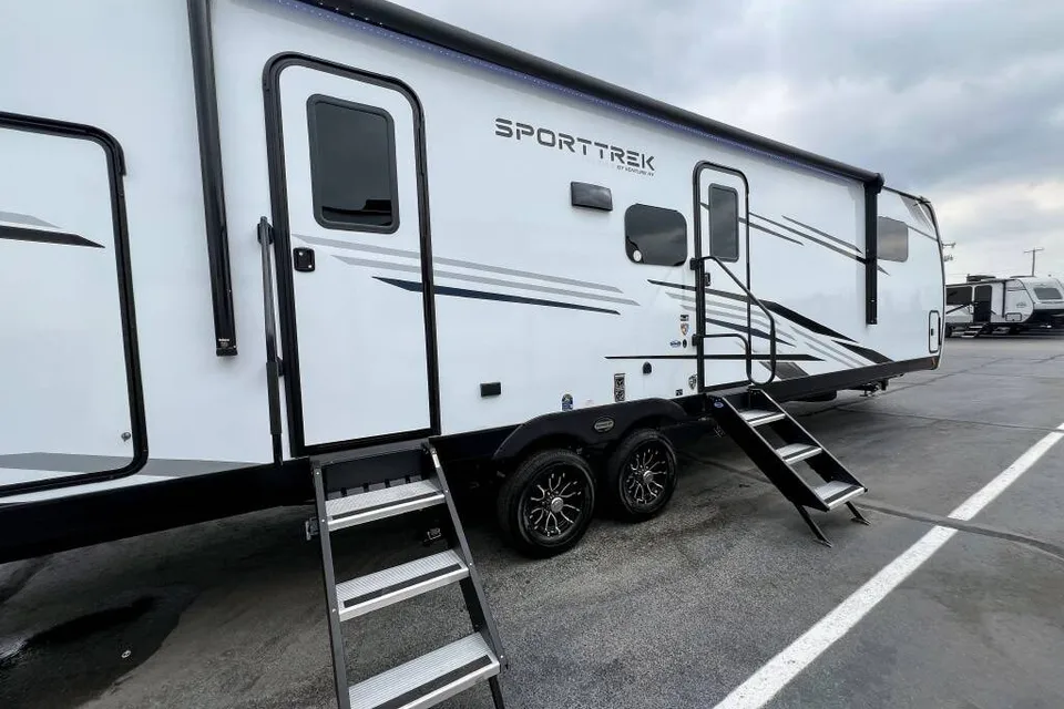 RV with Bunk Room: Bath and Half: Delivery Only ($85) No Prep Fee: Equipped