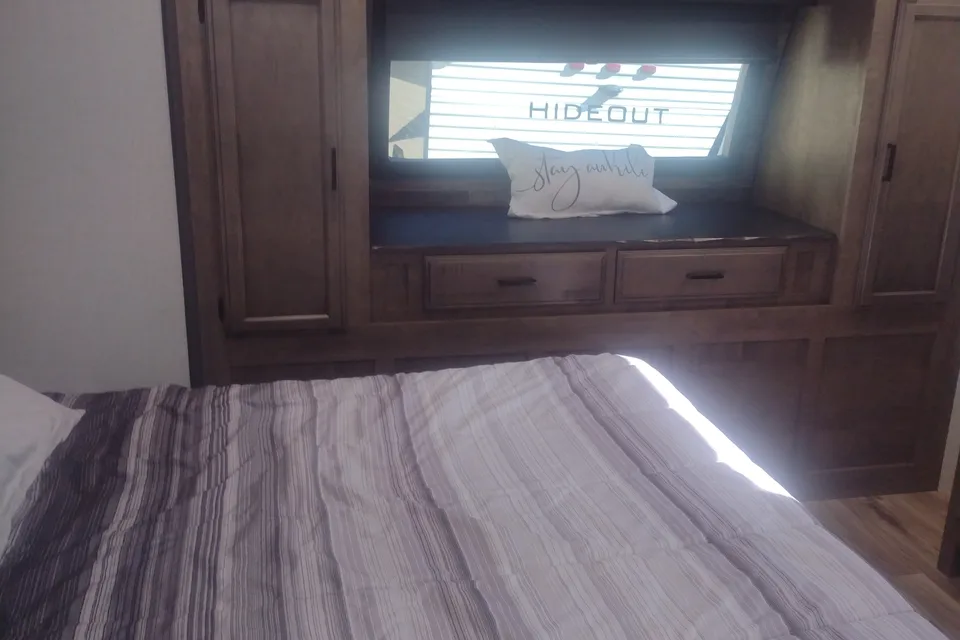 RV with Bunk Room: Bath and Half: Delivery Only ($85) No Prep Fee: Equipped