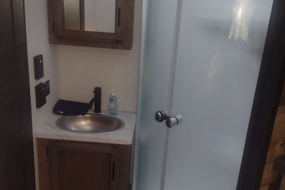 RV with Bunk Room: Bath and Half: Delivery Only ($85) No Prep Fee: Equipped