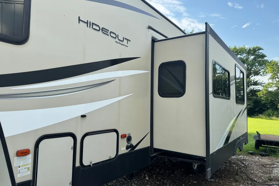 Keystone Hideout Fifth Wheel bunkhouse!