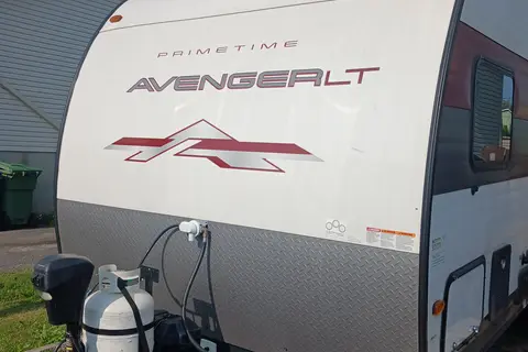 Km location Prime Time Avenger lite Roulotte