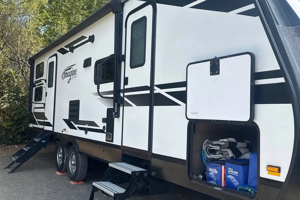 Damaris's Grand Design Imagine 2800 BH Travel Trailer