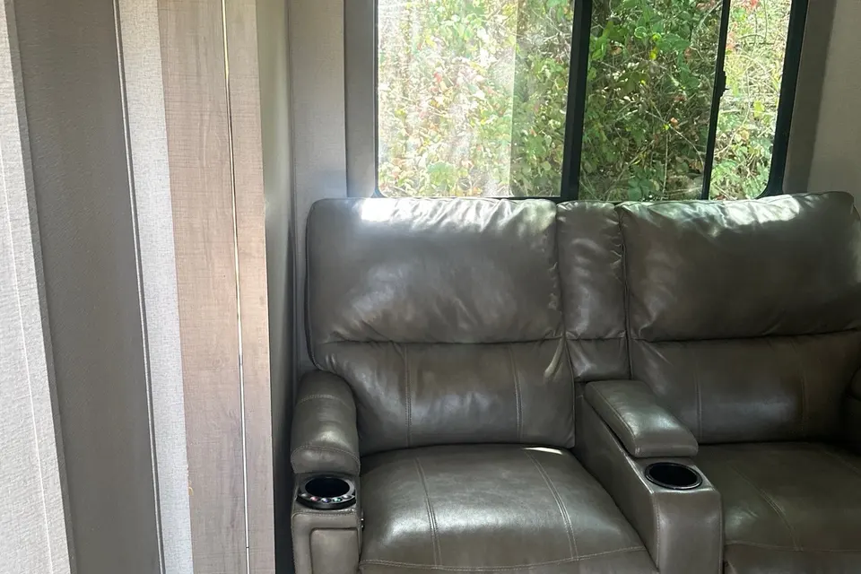 Damaris's Grand Design Imagine 2800 BH Travel Trailer