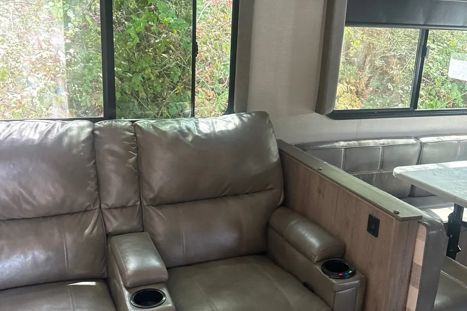 Damaris's Grand Design Imagine 2800 BH Travel Trailer