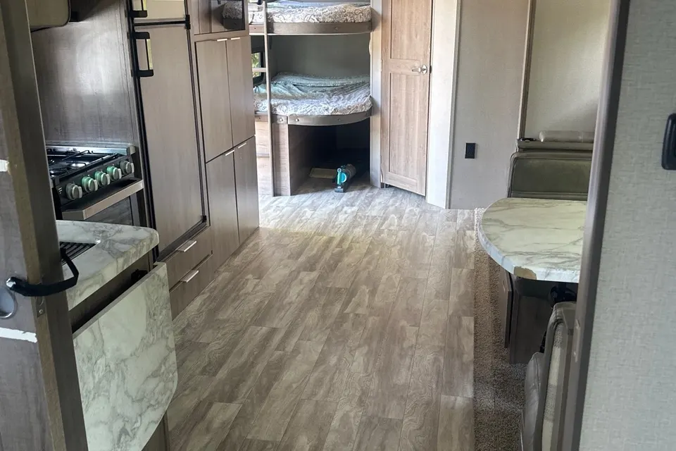 Damaris's Grand Design Imagine 2800 BH Travel Trailer