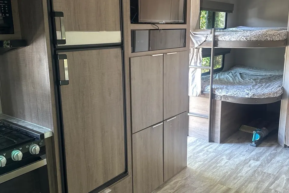 Damaris's Grand Design Imagine 2800 BH Travel Trailer