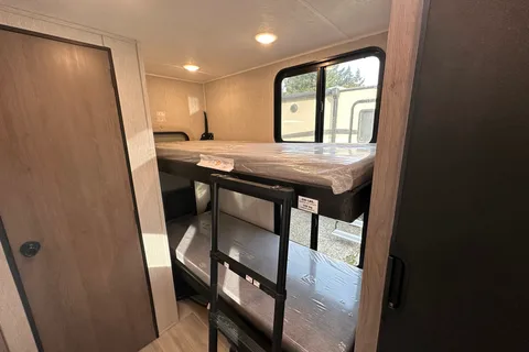 GM's Coachmen Cross Trail 20BHTA Class C