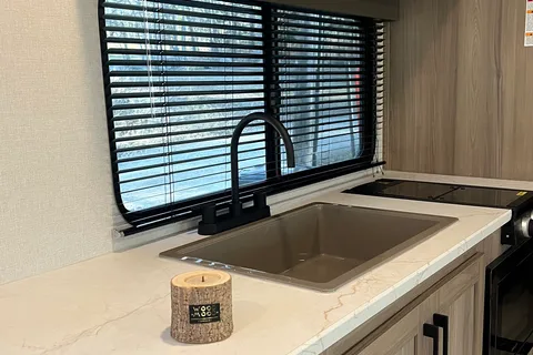 Adrenaline Keystone COLEMAN 25B Travel Trailer