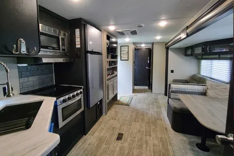 Family friendly - 2020 Palomino Puma Travel Trailer