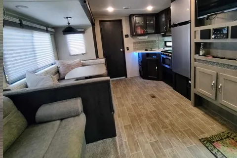 Family friendly - 2020 Palomino Puma Travel Trailer