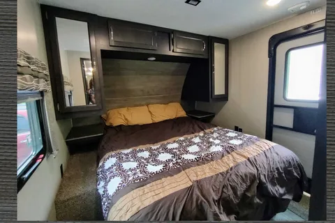 Family friendly - 2020 Palomino Puma Travel Trailer
