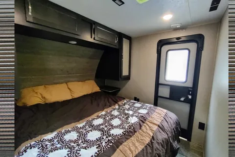 Family friendly - 2020 Palomino Puma Travel Trailer