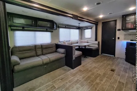 Family friendly - 2020 Palomino Puma Travel Trailer
