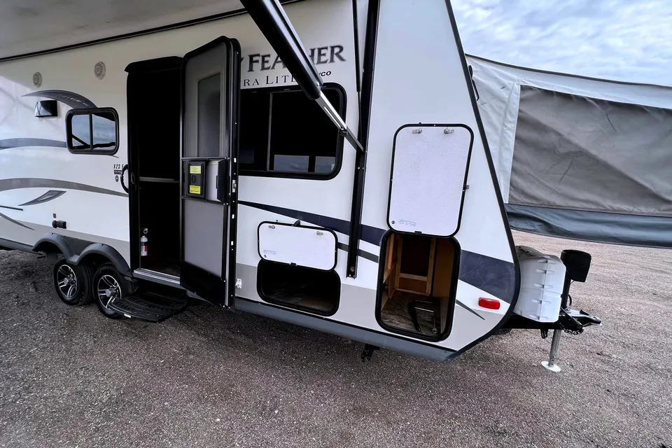 Sleeps 10 | 55” Theater Projector | SUV Towable Jayco X23F Hybrid Trailer | Starlink WiFi Available | Kids and Pets Friendly