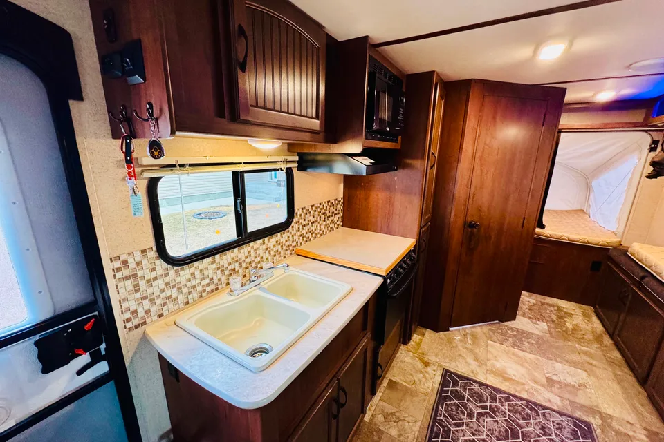 Sleeps 10 | 55” Theater Projector | SUV Towable Jayco X23F Hybrid Trailer | Starlink WiFi Available | Kids and Pets Friendly