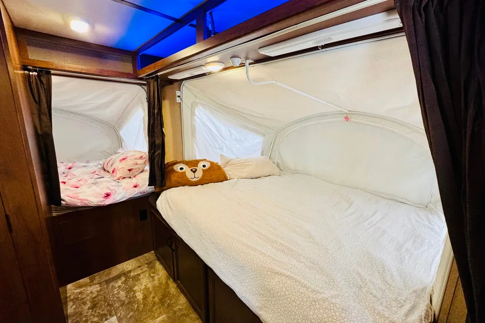 Sleeps 10 | 55” Theater Projector | SUV Towable Jayco X23F Hybrid Trailer | Starlink WiFi Available | Kids and Pets Friendly