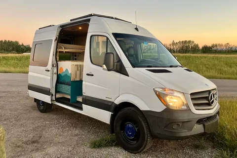 'Indy' Our Family Adventure Campervan-Banff National park and Kananaskis passes included.