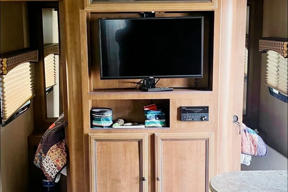 Our Happy Place - Shadow Cruiser 279 DBS Travel Trailer