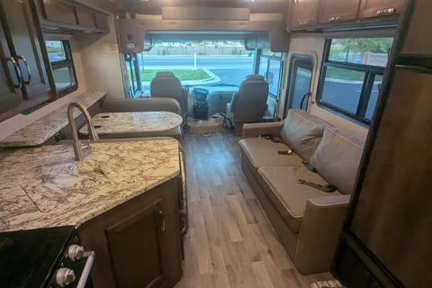 Family-ready Class A - Bunk beds, Solar power, Pet Friendly Jayco Alante 29F