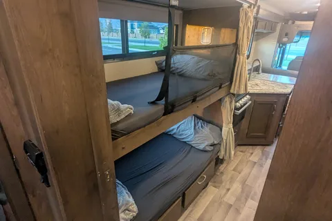Family-ready Class A - Bunk beds, Solar power, Pet Friendly Jayco Alante 29F