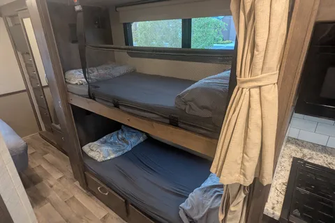 Family-ready Class A - Bunk beds, Solar power, Pet Friendly Jayco Alante 29F