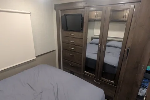 Family-ready Class A - Bunk beds, Solar power, Pet Friendly Jayco Alante 29F