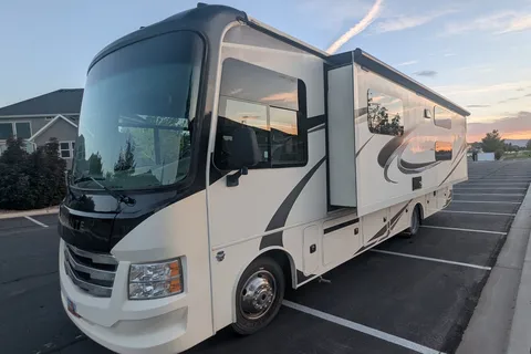 Family-ready Class A - Bunk beds, Solar power, Pet Friendly Jayco Alante 29F