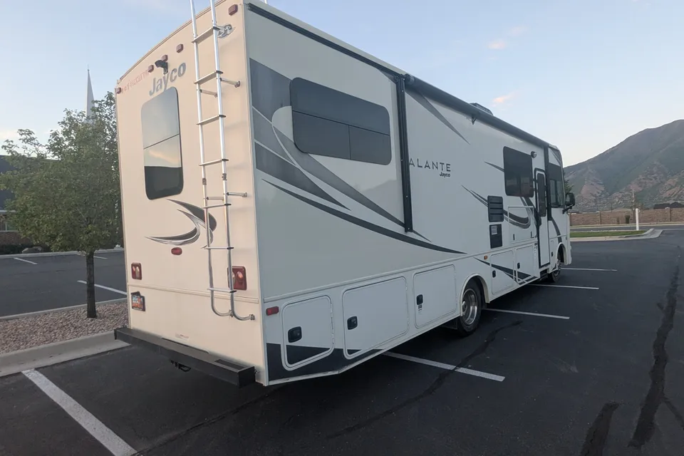 Family-ready Class A - Bunk beds, Solar power, Pet Friendly Jayco Alante 29F