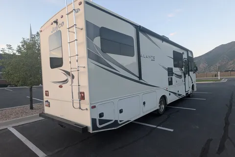 Family-ready Class A - Bunk beds, Solar power, Pet Friendly Jayco Alante 29F