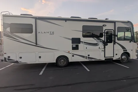 Family-ready Class A - Bunk beds, Solar power, Pet Friendly Jayco Alante 29F