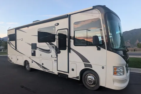Family-ready Class A - Bunk beds, Solar power, Pet Friendly Jayco Alante 29F