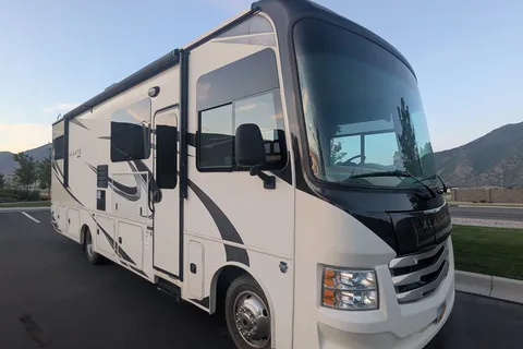 Family-ready Class A - Bunk beds, Solar power, Pet Friendly Jayco Alante 29F