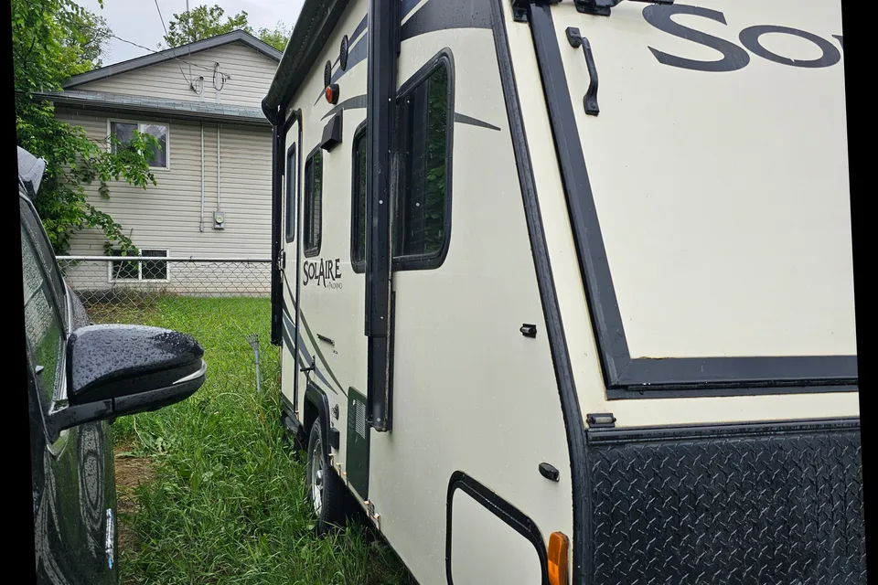 Palomino 147x Solaire Hybrid