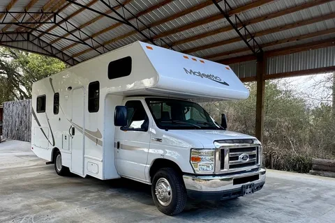 Thor Motor Coach Majestic 23A Class C Easy to drive complete w Everything