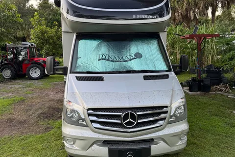 Travel in Class Mercedes-Benz Isata3 Class C