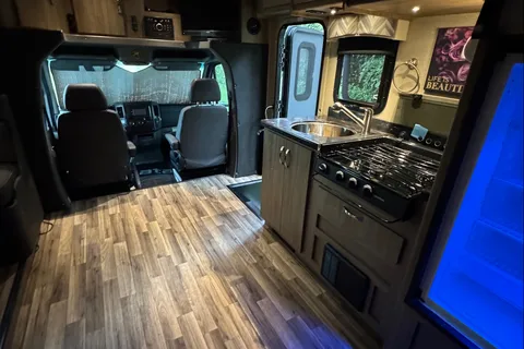 Travel in Class Mercedes-Benz Isata3 Class C