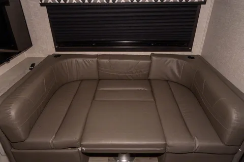 ## 🚐 Location VR familial – Jayco Redhawk Classe C 24 pi | Canada & États-Unis (USA)