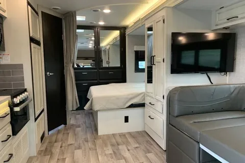 ## 🚐 Location VR familial – Jayco Redhawk Classe C 24 pi | Canada & États-Unis (USA)