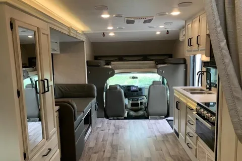 ## 🚐 Location VR familial – Jayco Redhawk Classe C 24 pi | Canada & États-Unis (USA)