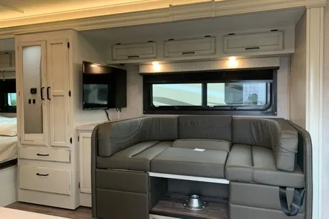 ## 🚐 Location VR familial – Jayco Redhawk Classe C 24 pi | Canada & États-Unis (USA)