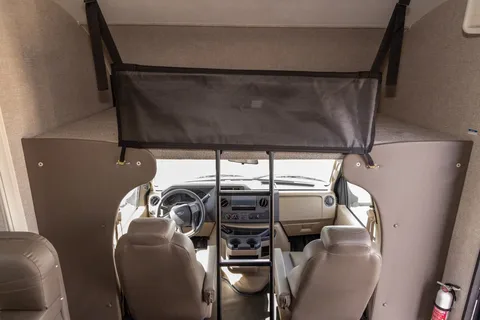 ## 🚐 Location VR familial – Jayco Redhawk Classe C 24 pi | Canada & États-Unis (USA)