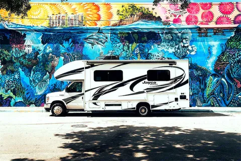 ## 🚐 Location VR familial – Jayco Redhawk Classe C 24 pi | Canada & États-Unis (USA)