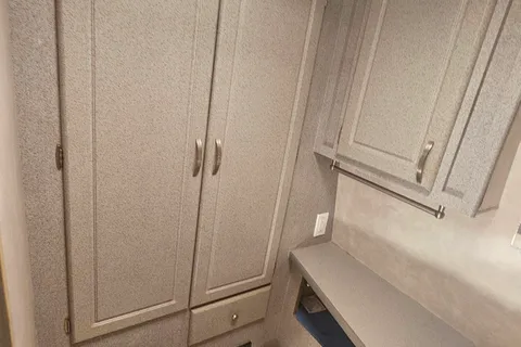 Steven's Regency RV Fx 1800 Toy Hauler