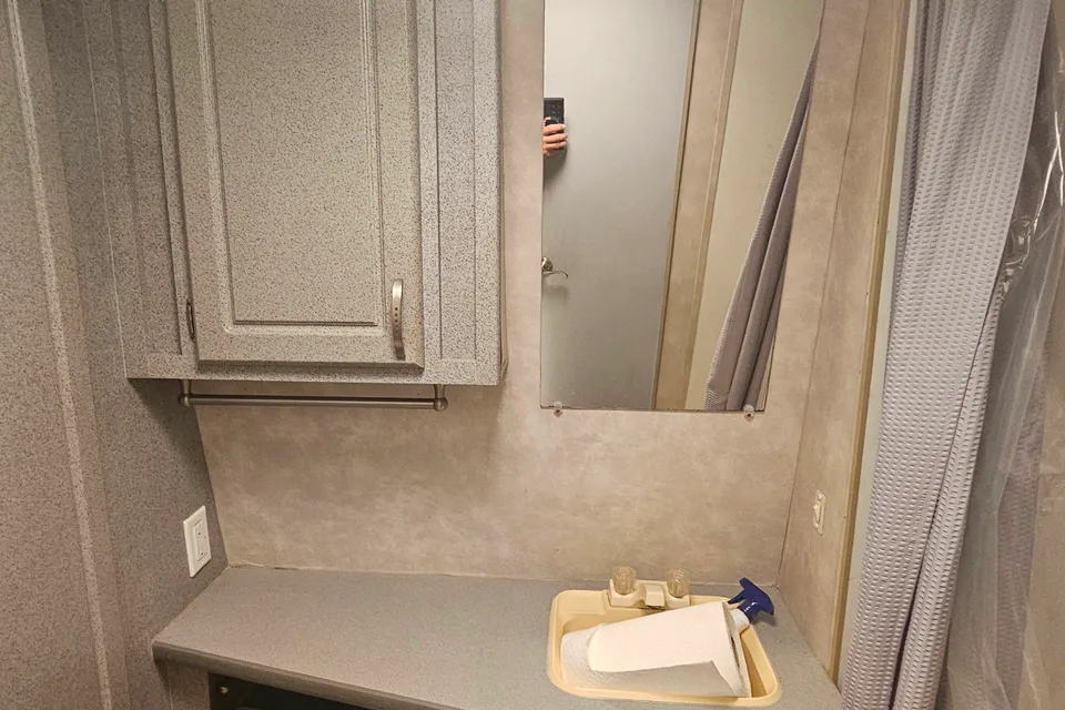 Steven's Regency RV Fx 1800 Toy Hauler