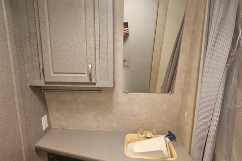 Steven's Regency RV Fx 1800 Toy Hauler