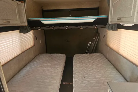 Steven's Regency RV Fx 1800 Toy Hauler