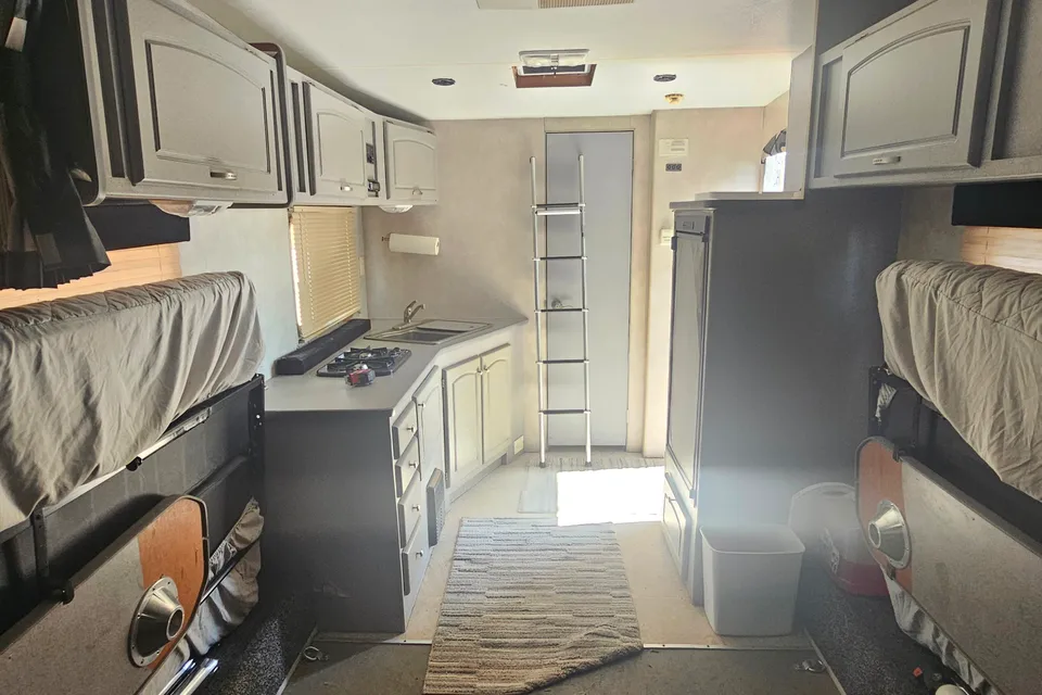Steven's Regency RV Fx 1800 Toy Hauler